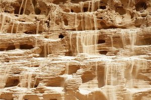 596537-fontaine-de-sable-sur-la-plage-de-sidi-kaouki